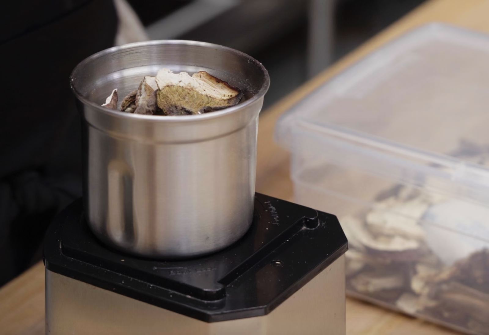 How to: Mushroom Pasta with Hedgehog Mushrooms and Black Truffles