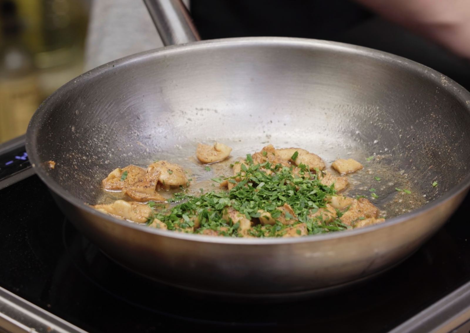 How to: Mushroom Pasta with Hedgehog Mushrooms and Black Truffles, photo 11