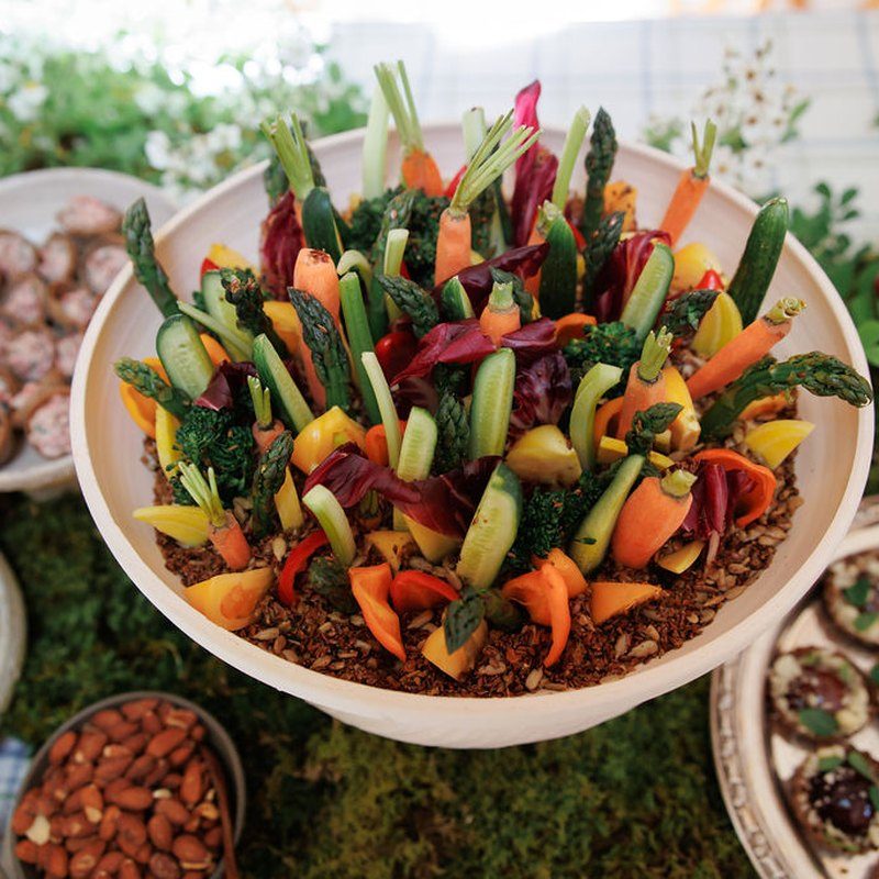 Overhead view of the Vendador garden crudité station