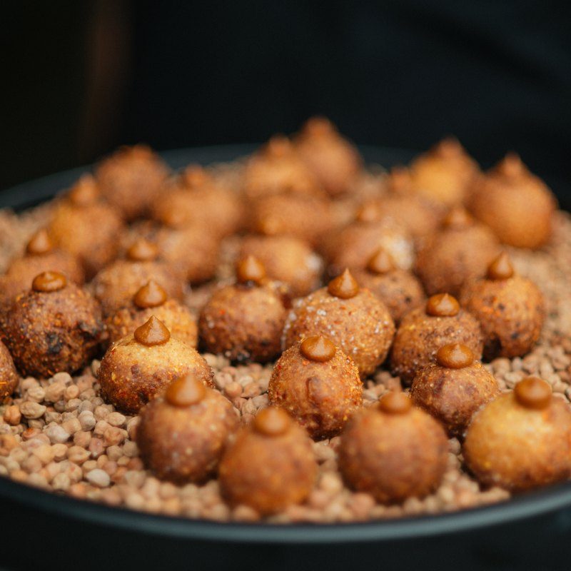 Chickpea fritters with French curry hummus