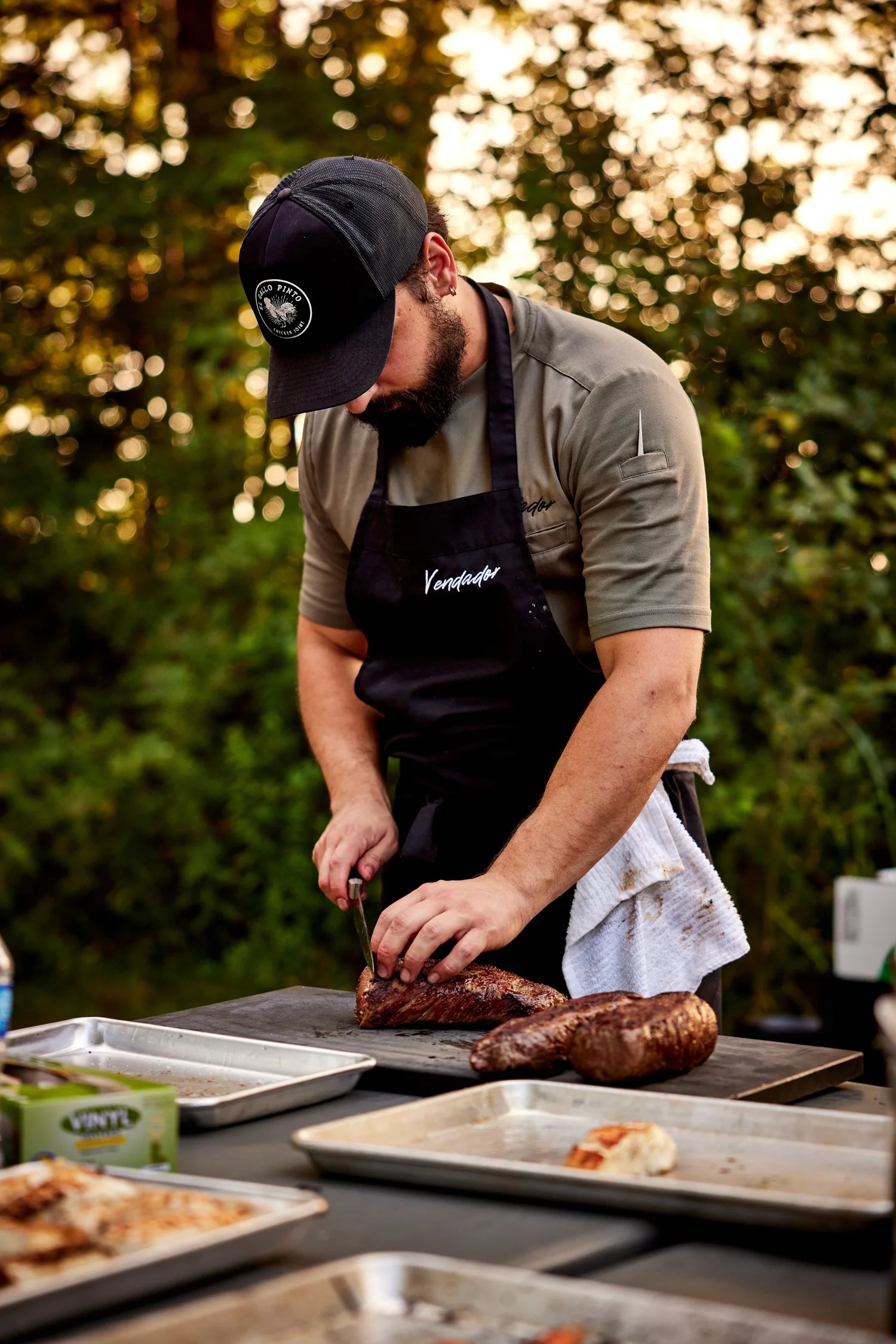 A Vendador chef grilling outdoors at a getaway dinner